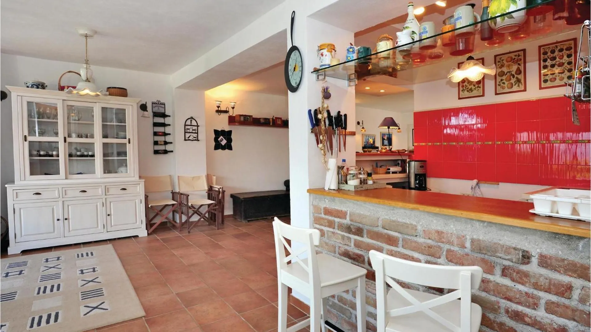 Beautiful Home In Slatine With Sauna 트로기르