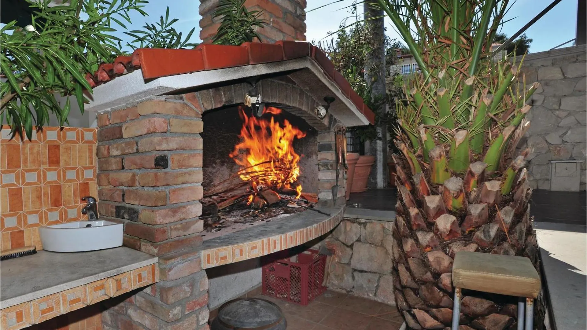 Beautiful Home In Slatine With Sauna 트로기르